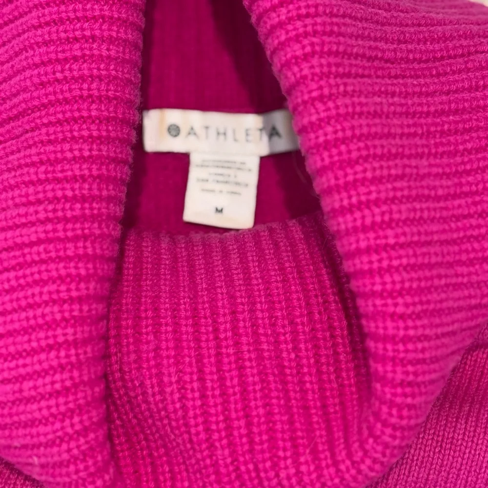 Athleta Wool Cashmere Aspen Turtleneck Sweater in electric fuschia, sz M, GUC